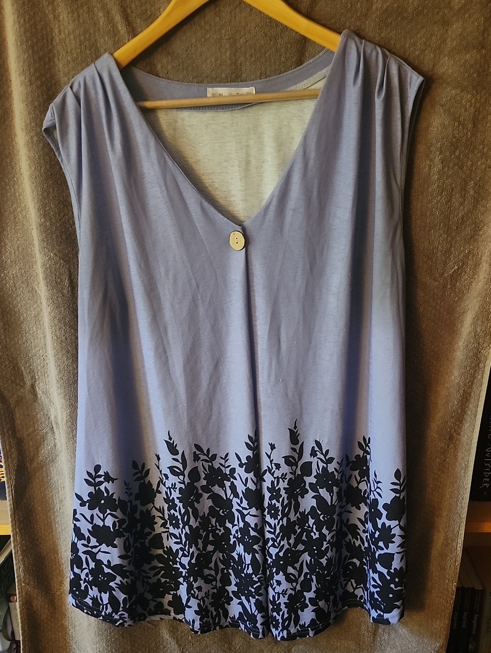 Rosegal Lavender V-Neck Sleeveless Top with Black Floral Border